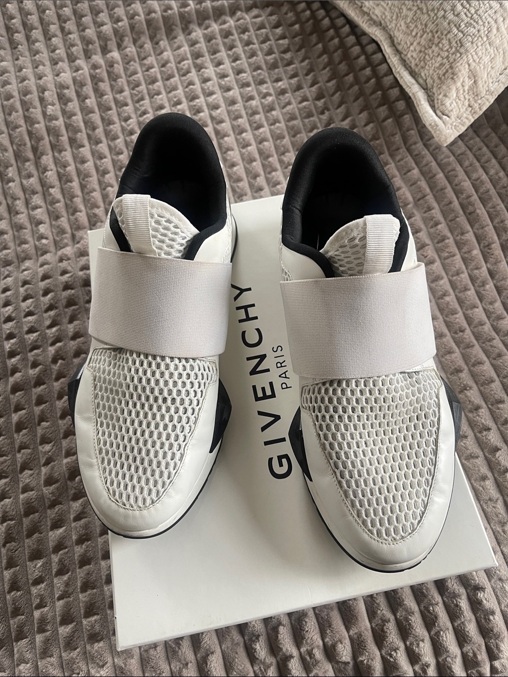 Women Classic Givenchy White and Black Slip-On Mesh Sneakers 39